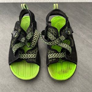 KEEN Rock Iguana Black Neon Green Water & Hiking Shoes Sandals‎ Boys Size 4